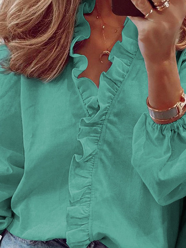 Vika | Blus med Puffärmar, Falbala-detaljer och Enfärgad V-ringning