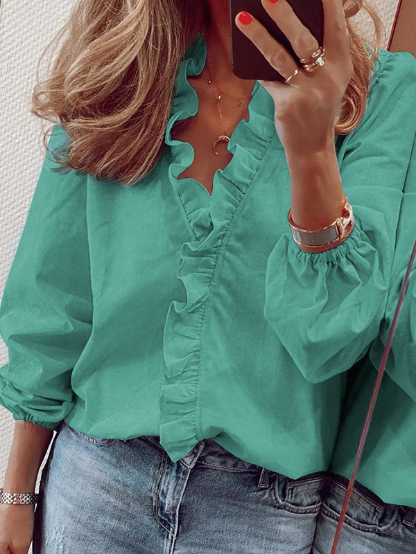Vika | Blus med Puffärmar, Falbala-detaljer och Enfärgad V-ringning