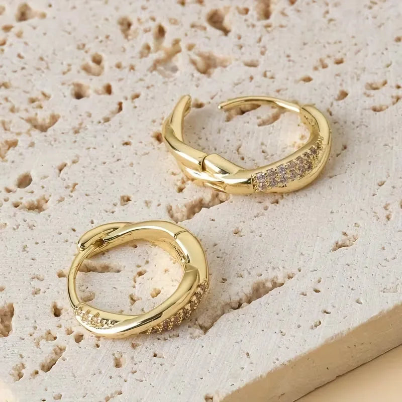 Klara – Damernas Koreanska Stil Sammanlänkade Örhängen med Zirconia