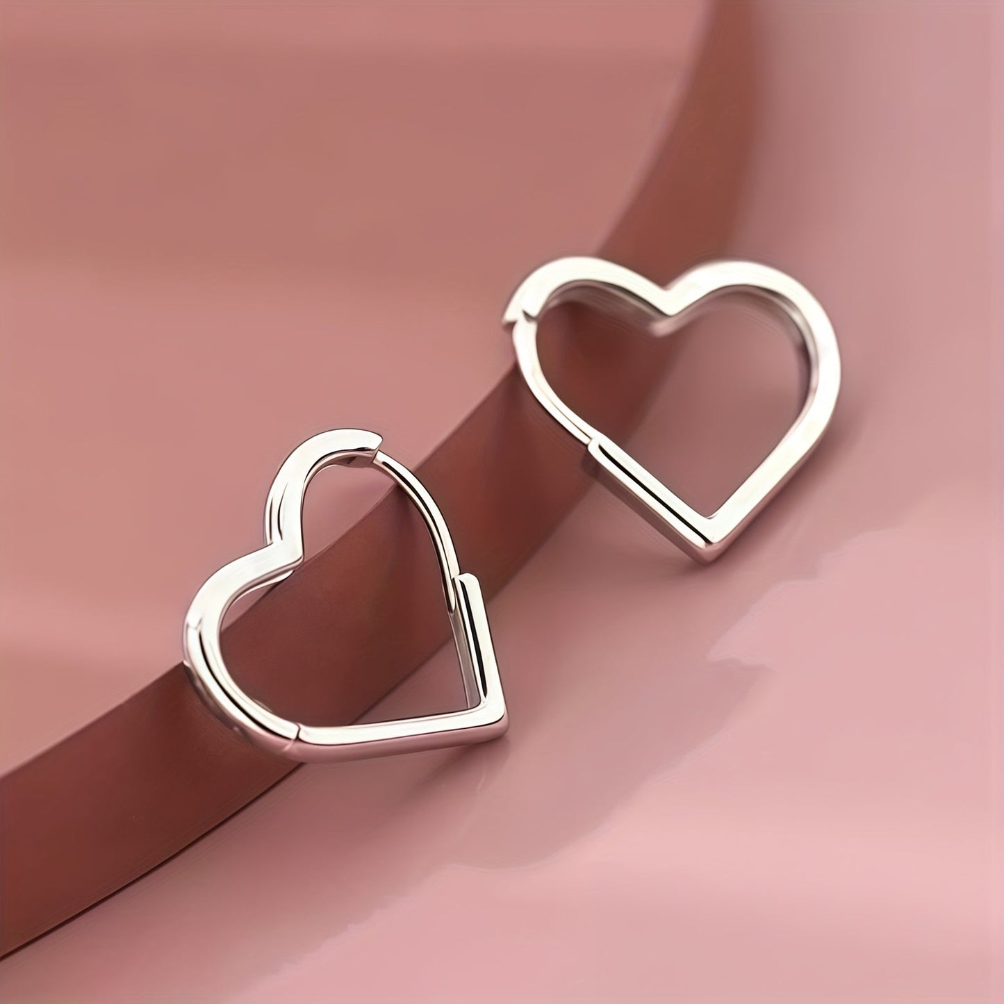 Hjärtformade örhängen i rostfritt stål i guld