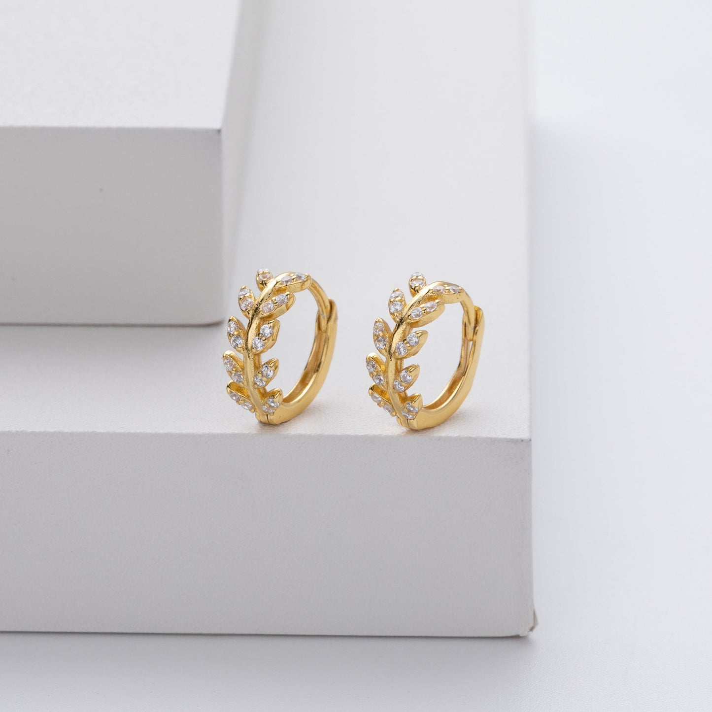 Bladformade Silverörhängen