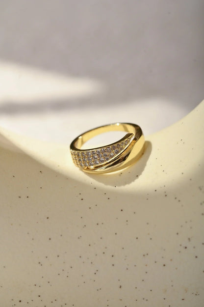Elegant Guld Ring med Funkande Stenar (1+1 GRATIS)
